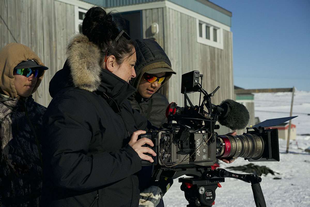 Kim O’Bomsawin poursuit le tournage de la série Laissez-nous raconter au Nunavik