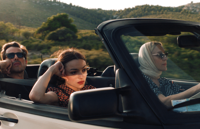 Bonjour Tristesse, avec Chloë Sevigny et Aliocha Schneider, au cinéma dès le 2 mai 2025 !