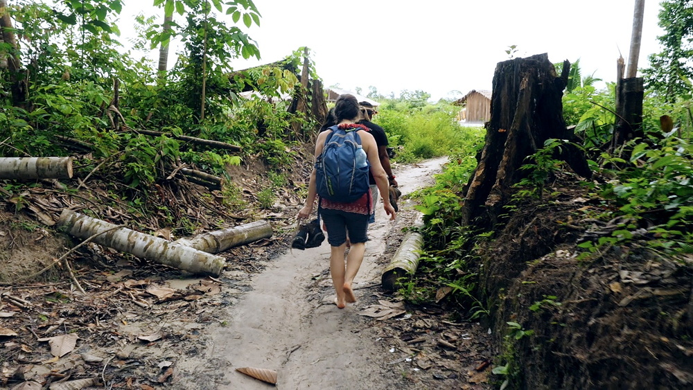 AMAZONIE, À LA RENCONTRE DES GARDIENS ET DES GARDIENNES DE LA FORÊT, un film de Santiago Bertolino avec l’ethnogéographe Marie-Josée Béliveau