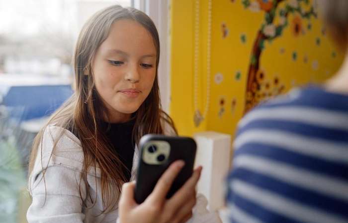 À voir sur Savoir média : PETITS CURIEUX, GRANDS ÉCRANS – Comprendre et accompagner les jeunes dans leur vie numérique