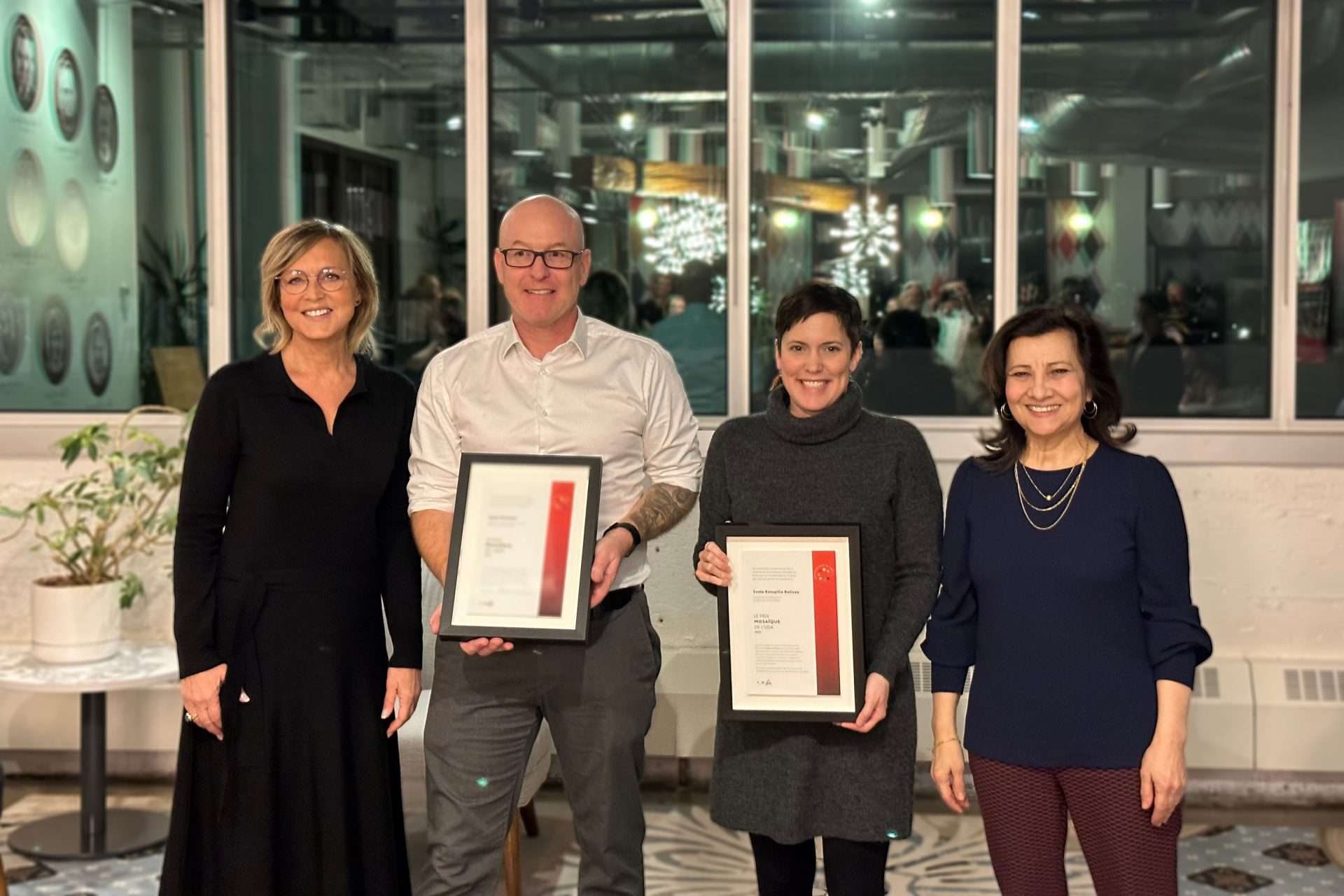 Pour toi Flora reçoit le prix Mosaïque de l’UDA