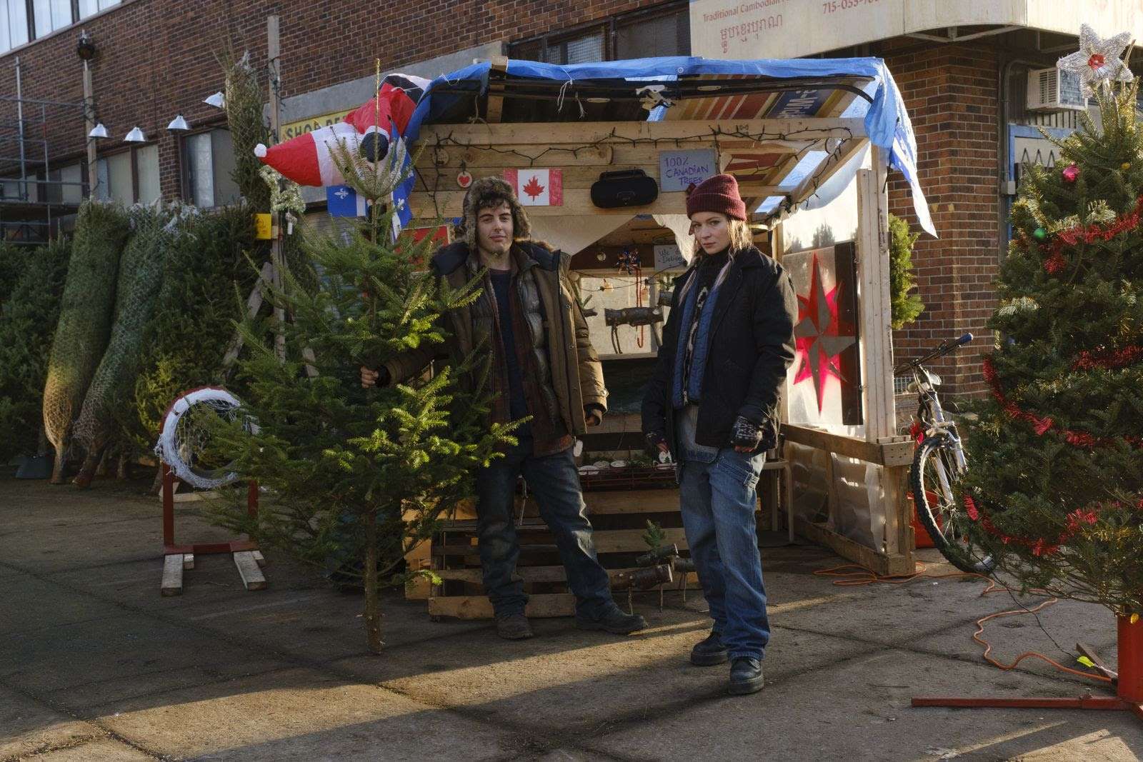 Dévoilement de l’affiche officielle du film SAPIN$ de Stéphane Moukarzel, à l’affiche le 22 décembre 2023